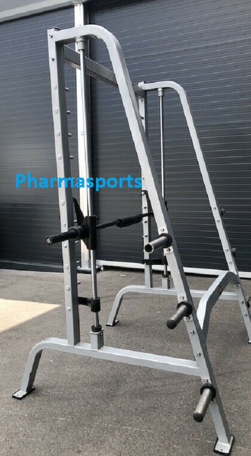 Power-Rack als ein Element von Kraftgeräten